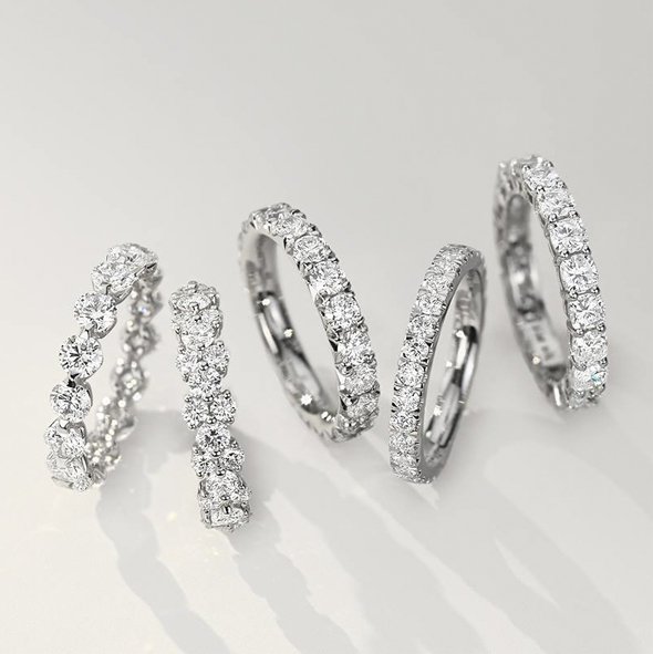 Кольца с бриллиантовой дорожкой. Ювелирный интернет-магазин Diamond Gallery